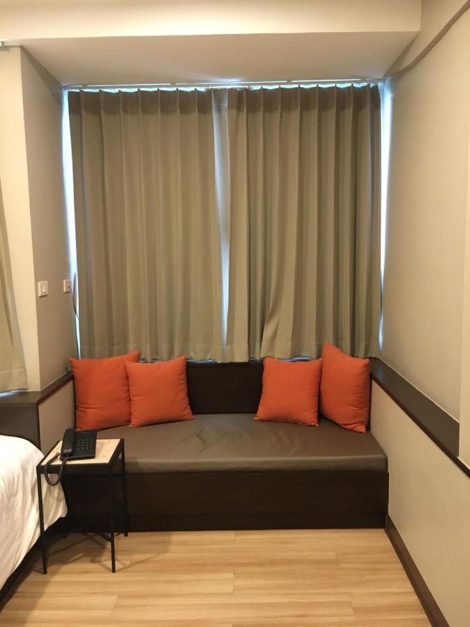 YWCA Hotel Bangkok Bagian luar foto