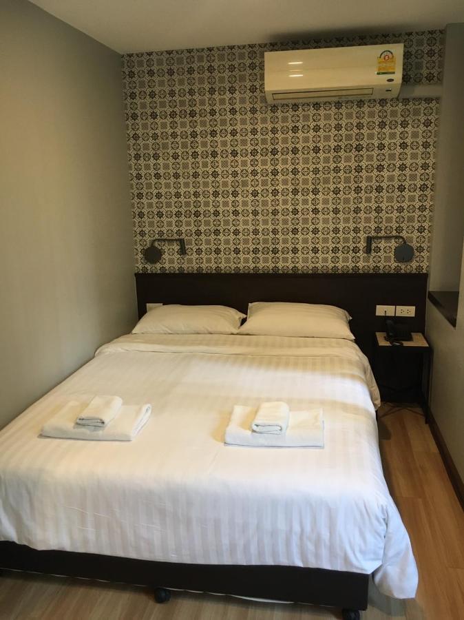 YWCA Hotel Bangkok Bagian luar foto