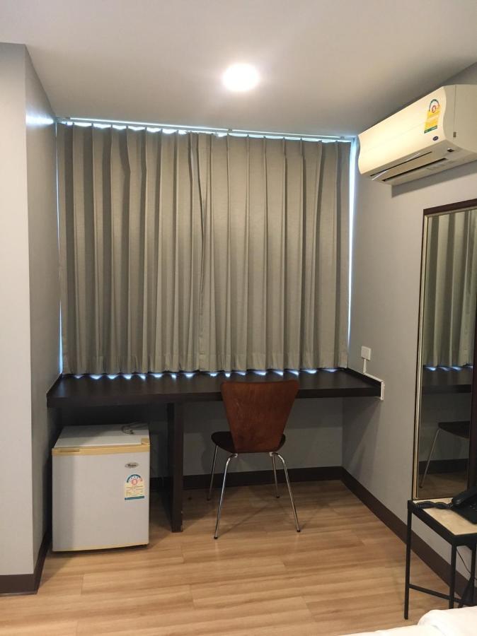 YWCA Hotel Bangkok Bagian luar foto