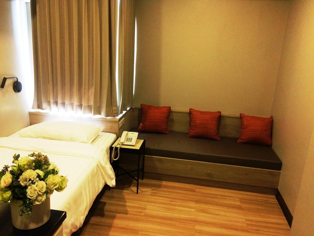 YWCA Hotel Bangkok Bagian luar foto