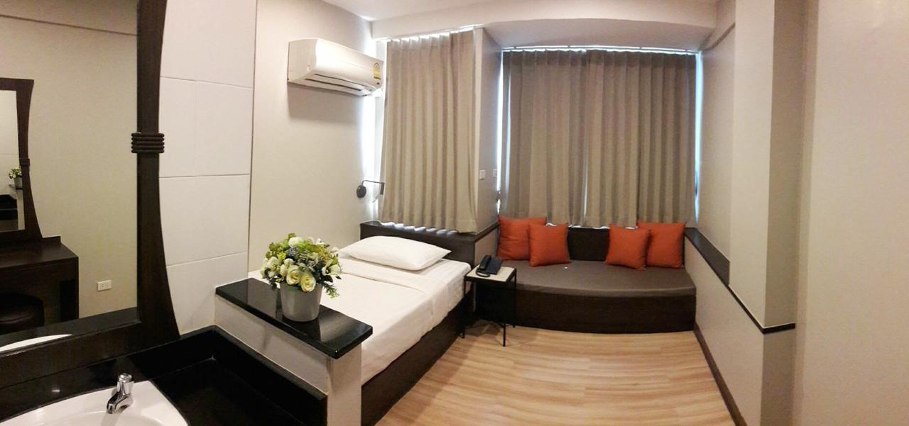 YWCA Hotel Bangkok Bagian luar foto